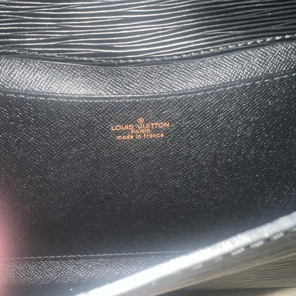 LV BLK V CLUTCH W CHAIN - Picture 2 of 6